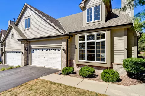 522 Country Crst, Waukesha, WI 53188