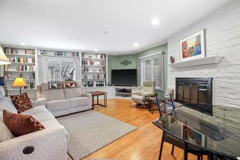 1202 E Kenmore #7, Shorewood, WI 53211