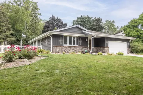 186 Debbie, Waukesha, WI 53189