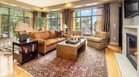 5600 N Lk #301, Whitefish Bay, WI 53217