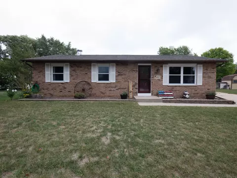1401 Fox Pt, Waukesha, WI 53189