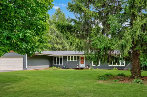 w360n7322 Carol, Oconomowoc, WI 53066