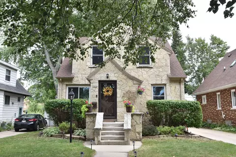 2454 N 73rd, Wauwatosa, WI 53213