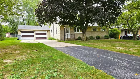 5713 W Calumet, Milwaukee, WI 53223