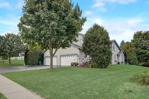 1219 Hillwood, Pewaukee, WI 53072