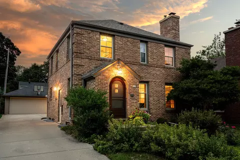 945 Robertson, Wauwatosa, WI 53213