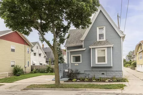 5813 W Scott, West Allis, WI 53214