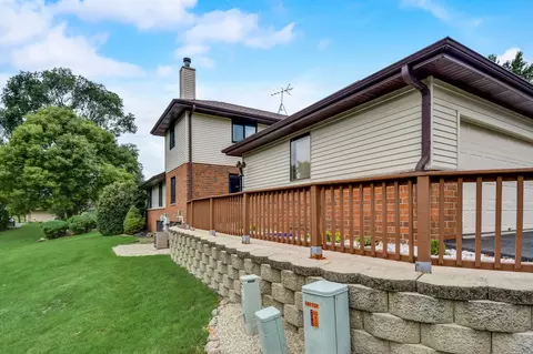 8170 S Forest Hls #B, Franklin, WI 53132