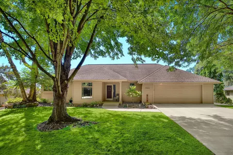 1914 Eastwood, La Crosse, WI 54601
