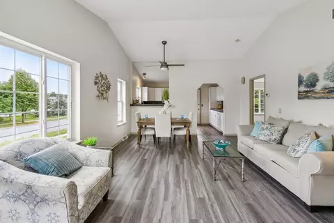 5710 Red Oak, Mcfarland, WI 53558