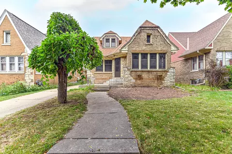 2473 N 61st, Wauwatosa, WI 53213