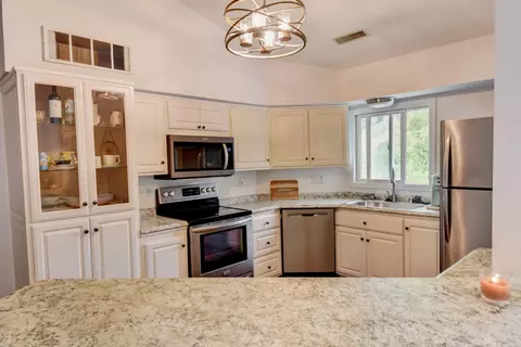 1143 W Baldwin, Mequon, WI 53092