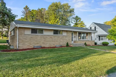 170 W Ctr, Cedar Grove, WI 53013