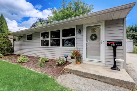 w63n316 Hillcrest, Cedarburg, WI 53012