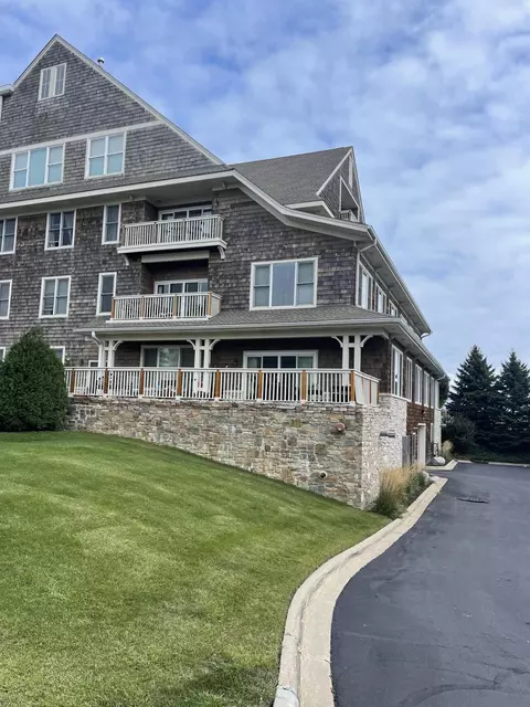 4 Gaslight #110, Racine, WI 53403