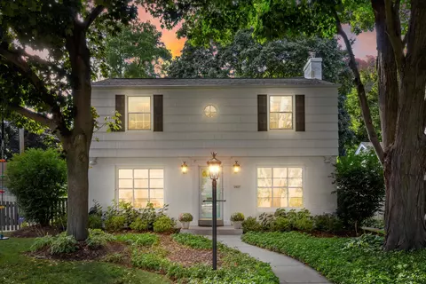 2421 N 93rd, Wauwatosa, WI 53226