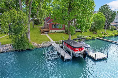 4128 N River Bay, Waterford, WI 53185
