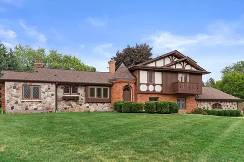 15160 Arrowhead, Brookfield, WI 53005
