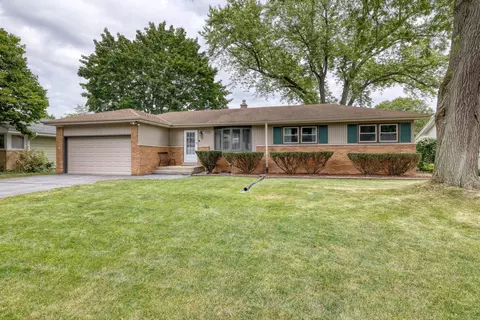 1026 N 122nd, Wauwatosa, WI 53226