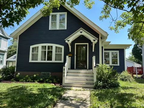 803 Richards, Watertown, WI 53094