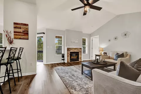 9056 W Elm #E, Franklin, WI 53132