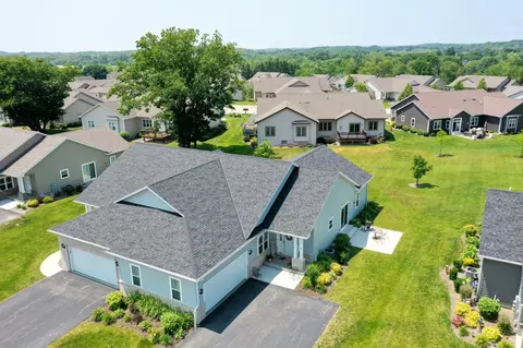 234 Oak Hl #79, Burlington, WI 53105