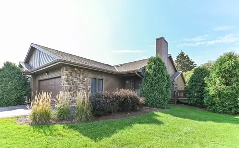 n81w13143 Country Ter, Menomonee Falls, WI 53051