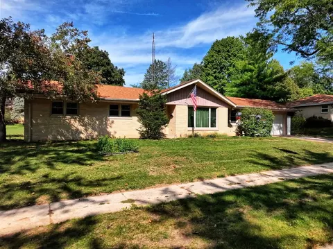 608 Viewcrest, Burlington, WI 53105
