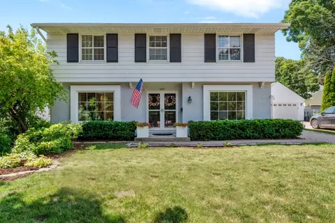 1421 E Henry Clay, Whitefish Bay, WI 53217