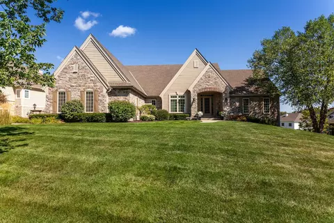 w211n5458 Carters Xing, Menomonee Falls, WI 53051