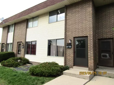 6114 W W Prt, Milwaukee, WI 53223