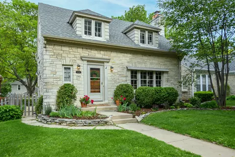 2733 Lefeber, Wauwatosa, WI 53210