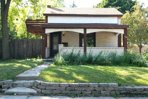 128 N West, Waukesha, WI 53186