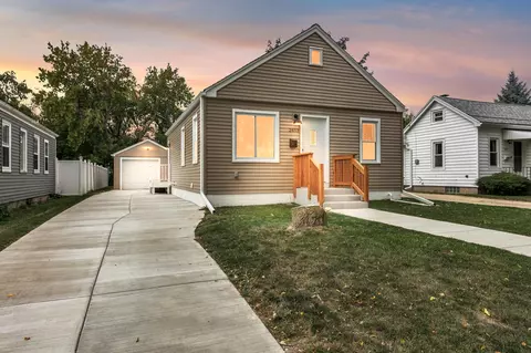 2433 S 68th, West Allis, WI 53219
