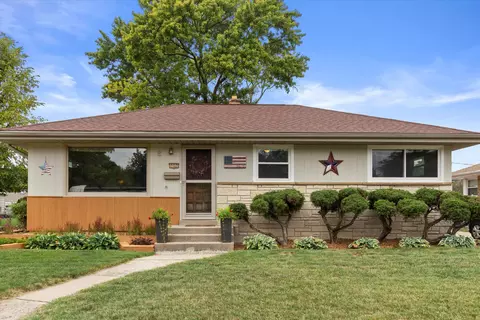 6240 W Kinnickinnic Riv, Milwaukee, WI 53219