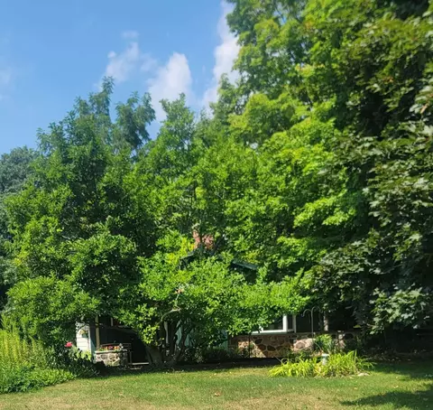 357 Huntington, Delafield, WI 53018 photo 1