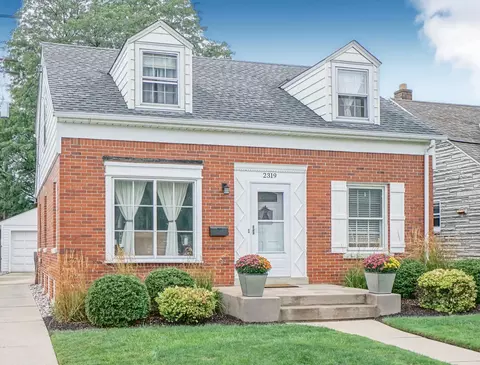 2319 N 89th, Wauwatosa, WI 53226