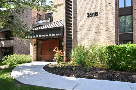 3916 N Oakland #226, Shorewood, WI 53211