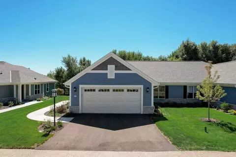 806 Margo #1401, Eagle, WI 53119