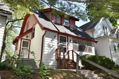 3118 N Newhall, Milwaukee, WI 53211