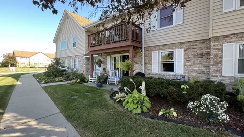 10635 N Ivy #66, Mequon, WI 53092