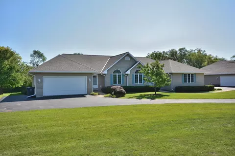 542 Kettle Moraine, Eagle, WI 53119
