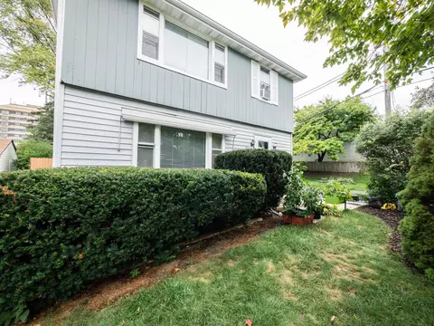 422 N 104th #424, Wauwatosa, WI 53226