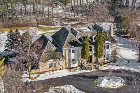 10540 N Country Clb, Mequon, WI 53092
