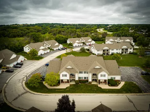 596 Pewaukee #C, Pewaukee, WI 53072