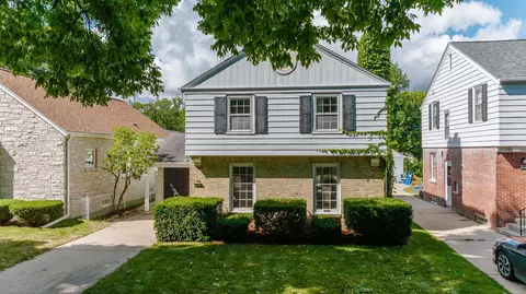 5271 N Kent, Whitefish Bay, WI 53217