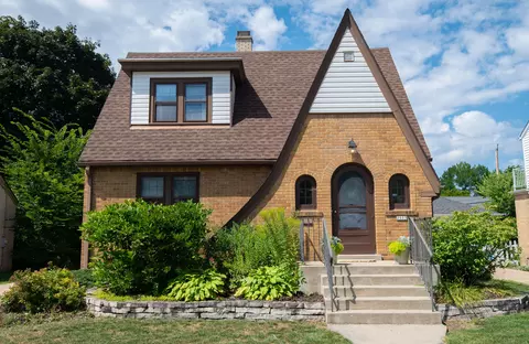 2513 N 89th, Wauwatosa, WI 53226
