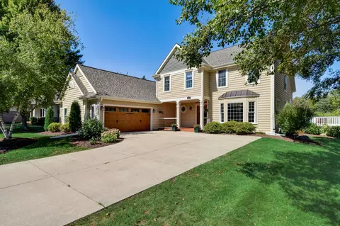 790 Royal Troon, Oconomowoc, WI 53066