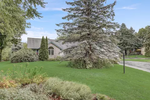 8463 W Puetz, Franklin, WI 53132
