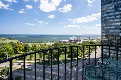 929 N Astor #1202, Milwaukee, WI 53202